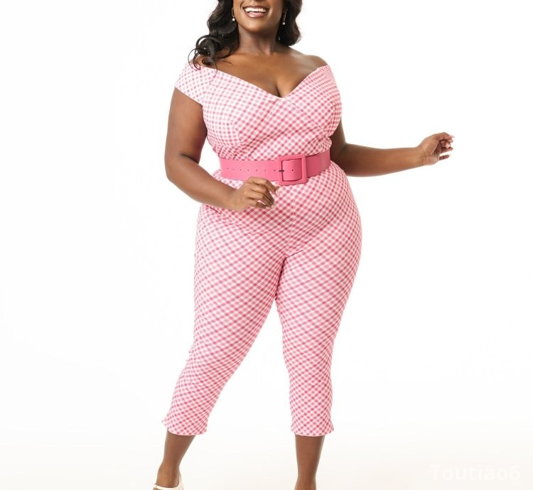 Unique Vintage Plus Size 1950s Pink & White Gingham Rachelle Capri Pants