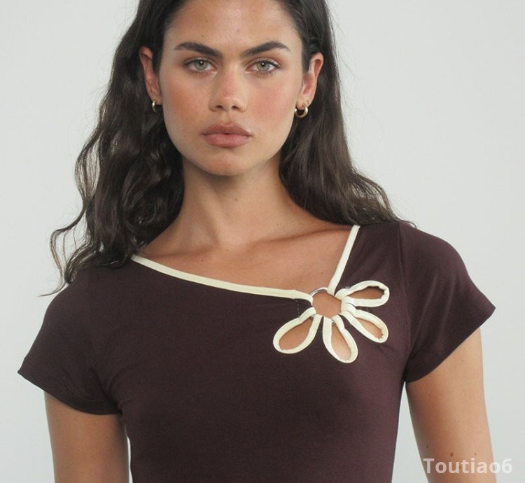 Bunga Flower Cut Out Top in Bitter Chocolate with Lemon Binding