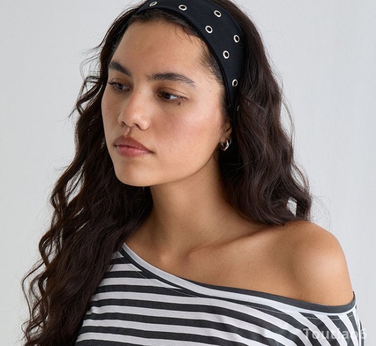 Eyelet Headband in Black