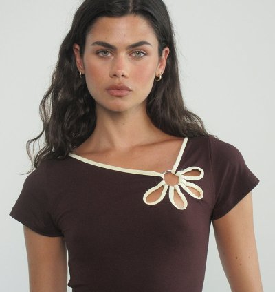 Bunga Flower Cut Out Top in Bitter Chocolate with Lemon Binding